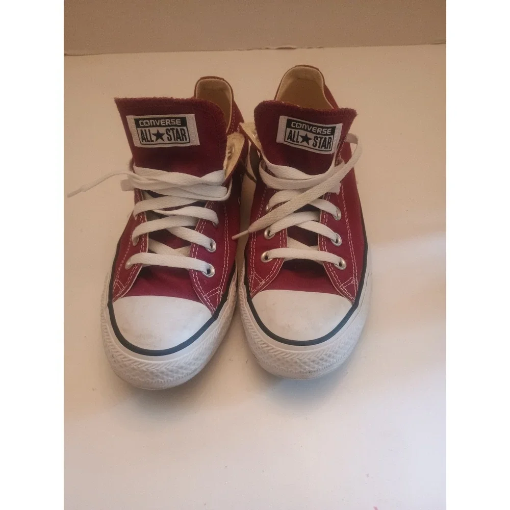 Unisex Red Converse Tennis Shoes Men's Size 8/Women's Size 10